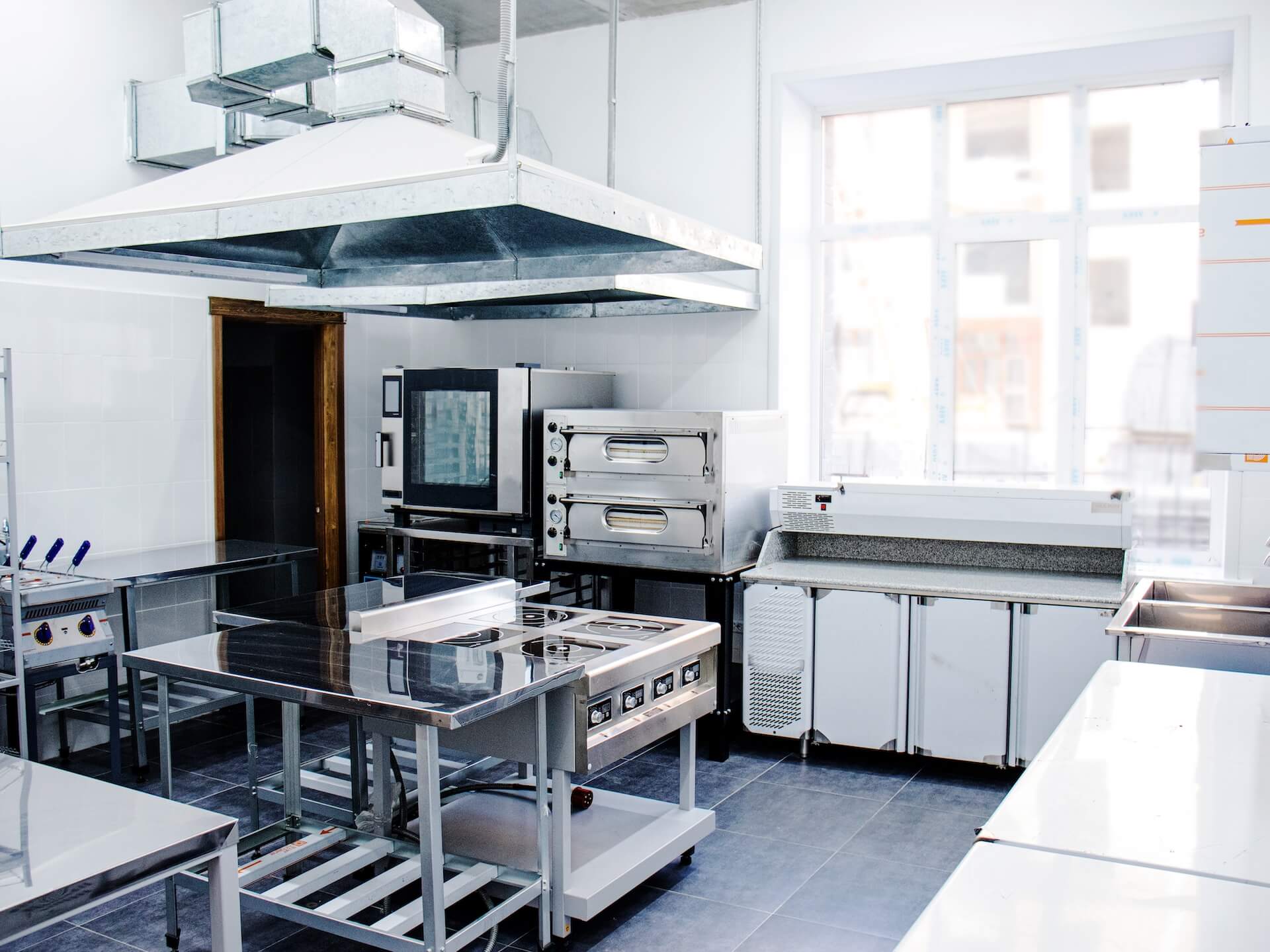 Photo of a large kitchen with an extractor hood | Featured image for [Stovetop Electrician] | Service Page for Latched Electrical Solutions.